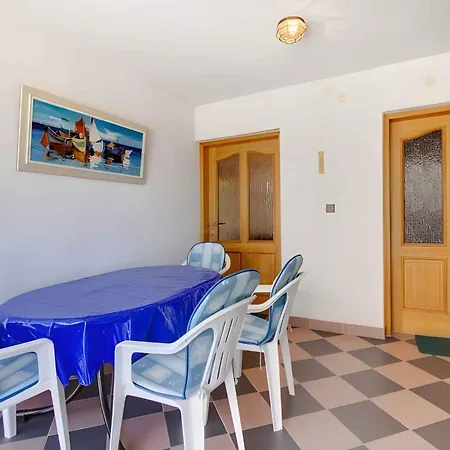 Apartment In 14882 *